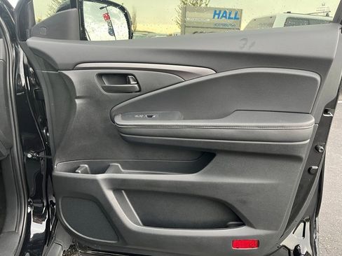 Used 2025 Honda Ridgeline Sport image 11