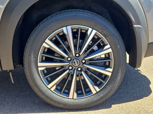 New 2026 Nissan Pathfinder Platinum FWD image 12