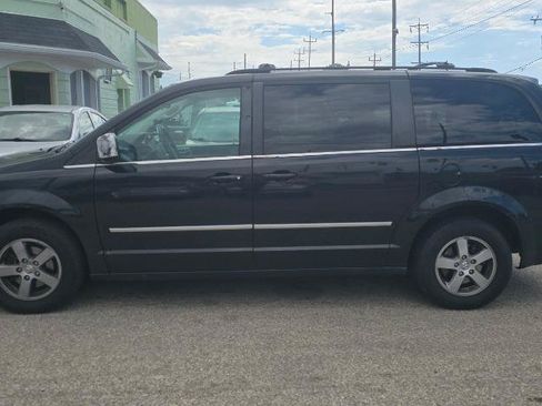Used 2010 Dodge Grand Caravan SXT FWD image 4