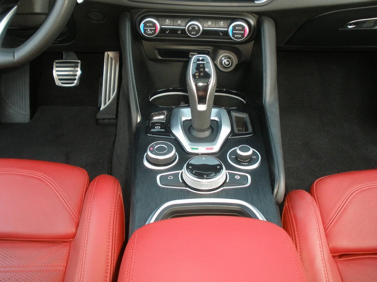 Used 2023 Alfa Romeo Giulia Sprint RWD image 36
