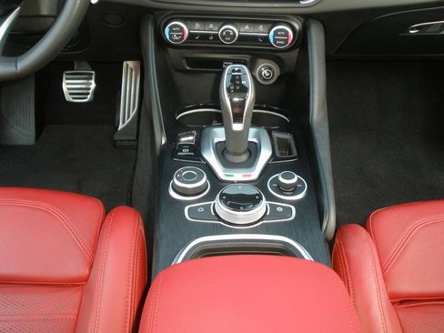 Used 2023 Alfa Romeo Giulia Sprint RWD image 36