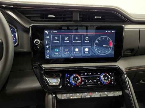 Used 2024 GMC Sierra 1500 AT4 w/ Technology Package AWD/4WD image 23