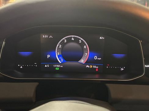 Used 2025 Volkswagen Jetta SE FWD image 41