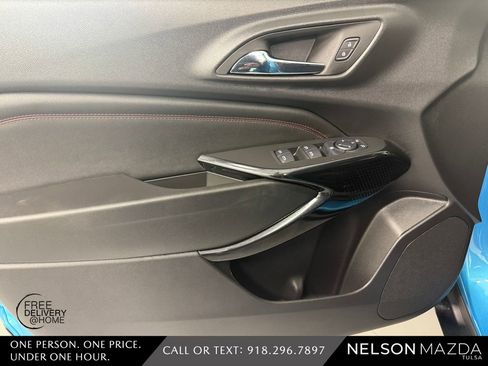 Used 2025 Chevrolet Trax RS w/ Driver Confidence Package FWD image 19