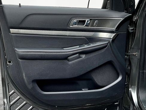 Used 2019 Ford Explorer XLT w/ Equipment Group 202A FWD image 19