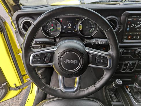 Used 2023 Jeep Wrangler Unlimited Sahara w/ Cold Weather Group AWD/4WD image 18