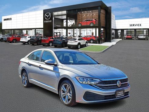 Used 2024 Volkswagen Jetta SE image 1