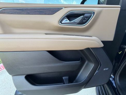 Used 2023 Chevrolet Suburban Premier AWD/4WD image 15