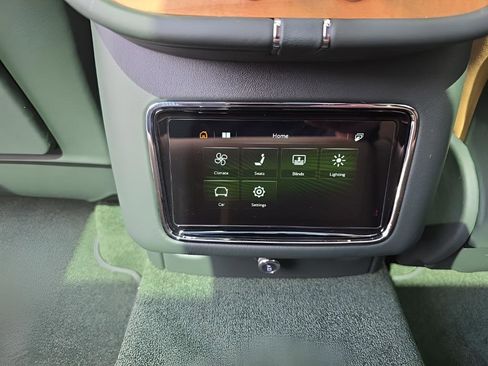 New 2025 Bentley Bentayga image 32