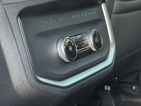 Used 2025 Ford Expedition Active AWD/4WD image 20