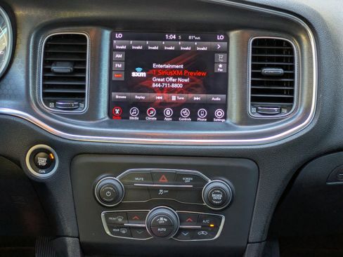 Used 2017 Dodge Charger SXT image 13