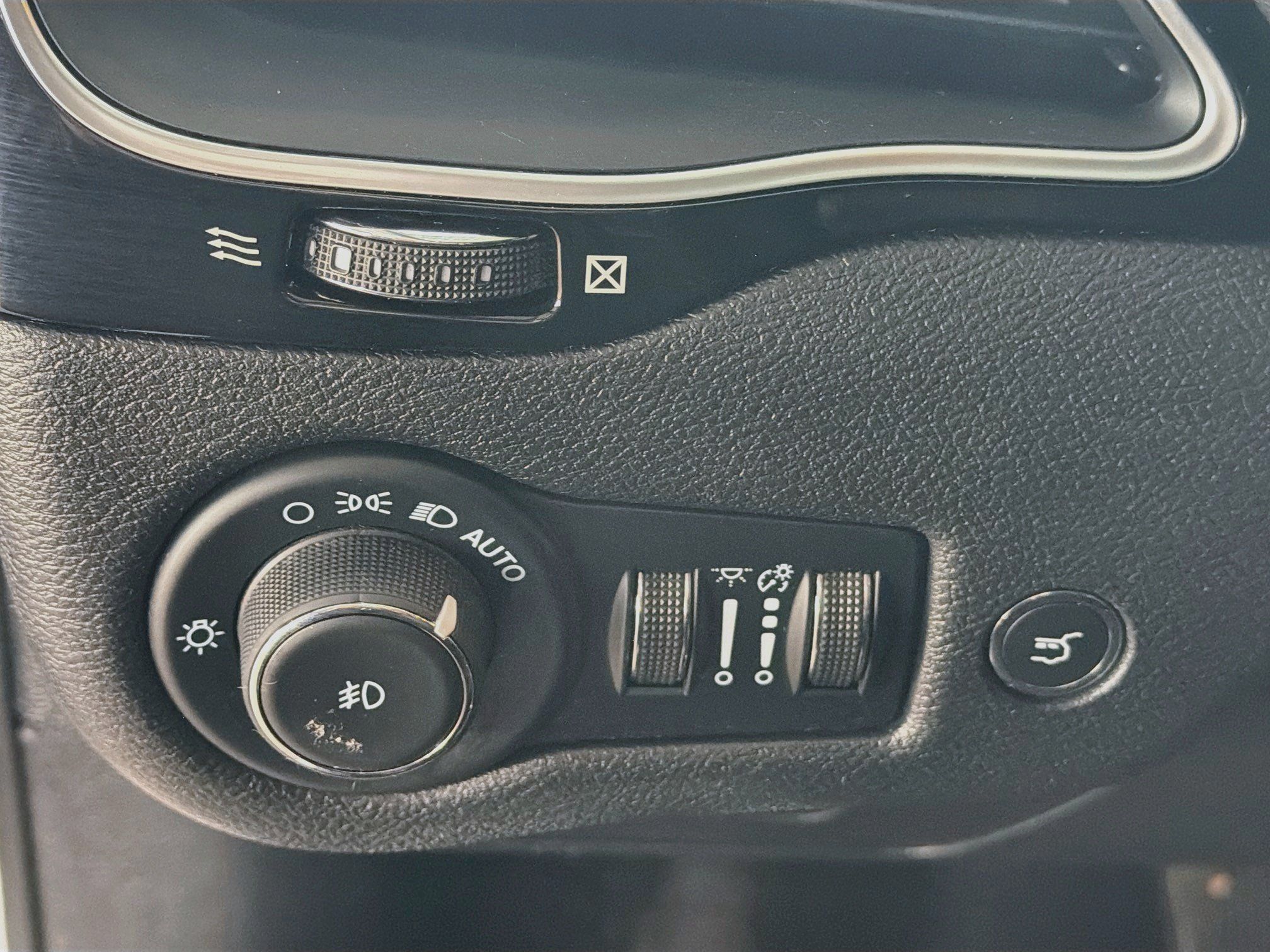 Used 2023 Jeep Cherokee Altitude Lux AWD/4WD image 16