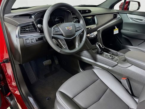 New 2026 Cadillac XT5 Luxury w/ LPO, ONYX Package image 5