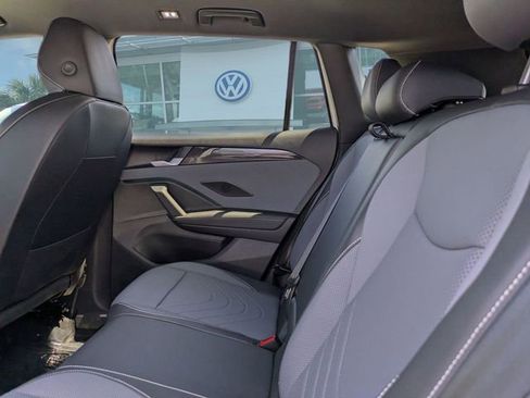 New 2026 Volkswagen Tiguan SE R-Line FWD image 14