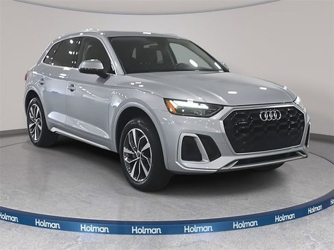 Used 2023 Audi Q5 2.0T Premium w/ Convenience Package image 4