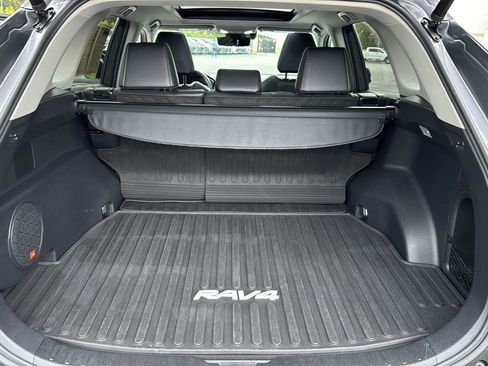 Used 2021 Toyota RAV4 Limited image 32