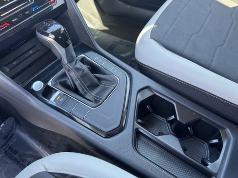 Used 2025 Volkswagen Taos SE image 28