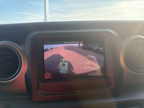 Used 2020 Jeep Wrangler Sport image 18