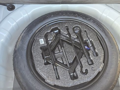 Used 2020 Hyundai Veloster Turbo image 31