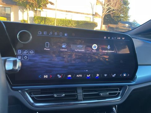 Used 2025 Chevrolet Equinox EV LT w/ Convenience Package image 25