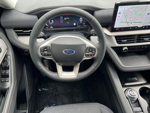 New 2025 Ford Explorer Active image 13