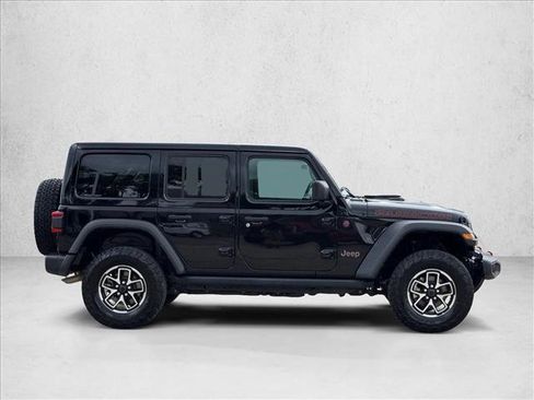 Used 2025 Jeep Wrangler Unlimited Rubicon AWD/4WD image 4