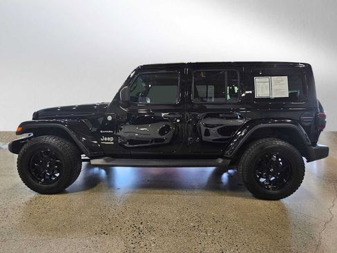Used 2018 Jeep Wrangler Unlimited Sahara AWD/4WD image 6