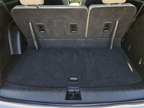 Used 2023 Chevrolet Traverse Premier image 16