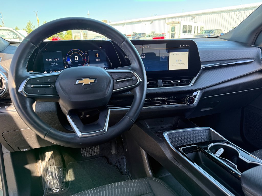 Used 2025 Chevrolet Equinox LT w/ Safety and Technology Package AWD/4WD image 17