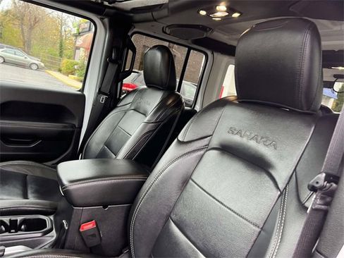 Used 2019 Jeep Wrangler Unlimited Sahara image 14