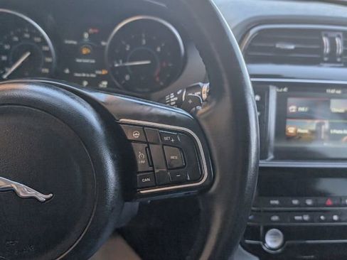 Used 2017 Jaguar F-PACE Prestige image 12