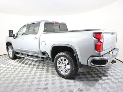 Used 2024 Chevrolet Silverado 2500 High Country w/ High Country Premium Package AWD/4WD image 4