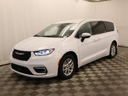 Used 2023 Chrysler Pacifica Touring-L