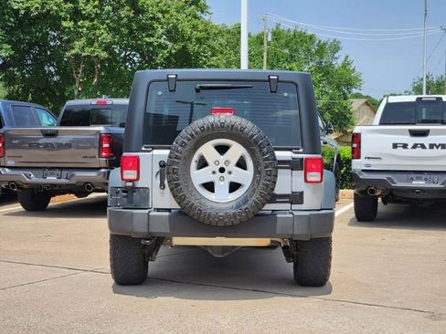 Used 2016 Jeep Wrangler Unlimited Sport w/ Connectivity Group AWD/4WD image 6