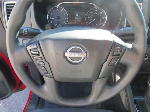 Used 2024 Nissan Frontier SV image 19