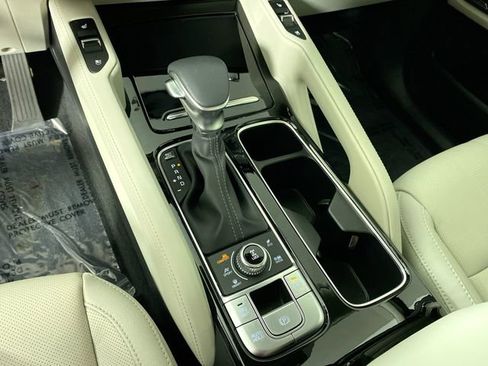Used 2025 Kia Telluride EX w/ EX Captain's Chair Package image 18
