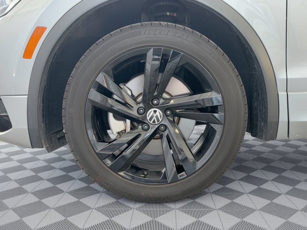 Certified 2024 Volkswagen Tiguan SE R-Line FWD image 13