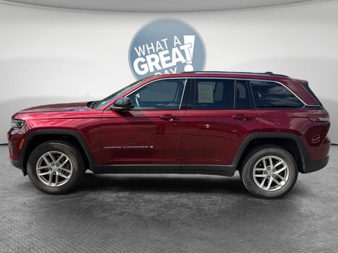 Used 2023 Jeep Grand Cherokee Laredo w/ Luxury Tech Group I AWD/4WD image 7