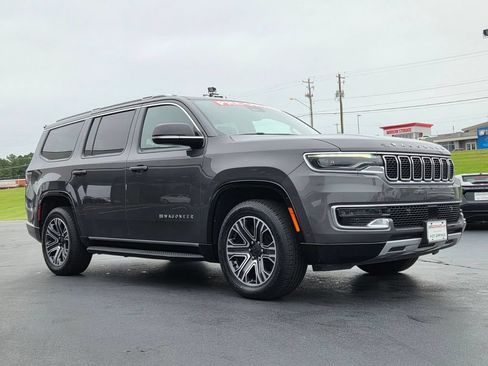 Used 2024 Jeep Wagoneer Series II w/ Flexible Seating Group AWD/4WD image 4