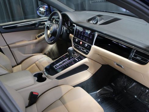 Certified 2025 Porsche Macan image 19