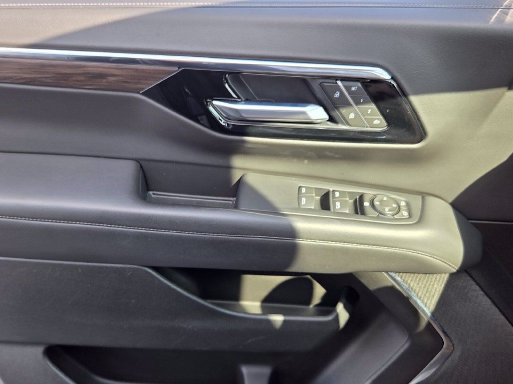 Used 2025 Chevrolet Tahoe Z71 AWD/4WD image 30