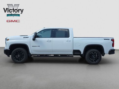 Used 2025 Chevrolet Silverado 3500 LTZ w/ Trail Boss Package AWD/4WD image 6