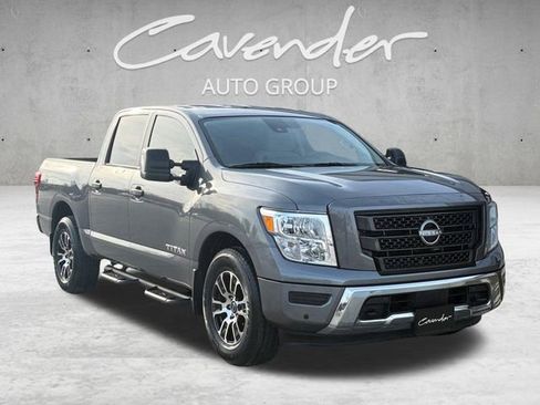 Used 2024 Nissan Titan SV w/ SV Convenience Package image 2