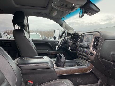 Used 2017 GMC Sierra 3500 Denali w/ Duramax Plus Package image 2