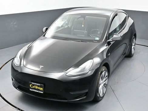 Used 2023 Tesla Model Y Long Range image 48