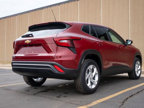 Certified 2024 Chevrolet Trax LS w/ LS Convenience Package image 9