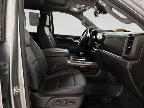 Used 2025 Chevrolet Silverado 1500 LTZ AWD/4WD image 14