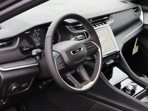New 2025 Jeep Grand Cherokee L Altitude AWD/4WD image 11