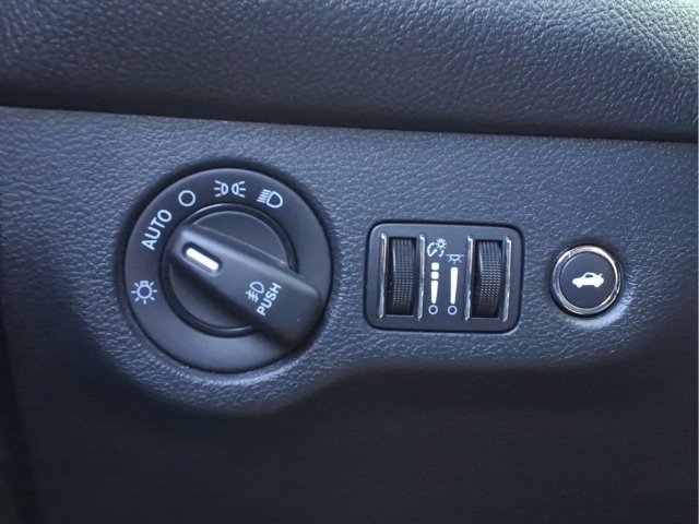 Used 2015 Dodge Challenger R/T Plus RWD image 16
