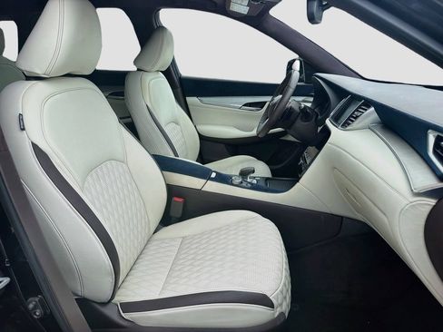 Used 2019 INFINITI QX50 Essential w/ Sensory Package FWD image 16